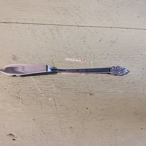 Oneidacraft Nordic Crown Deluxe Stainless Flateware 1 pc Master Butter Knife - Picture 2 of 3